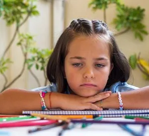 Niños que se aburren en verano