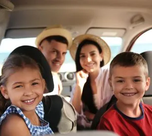 Sobrevivir a los viajes largos en coche con niños.